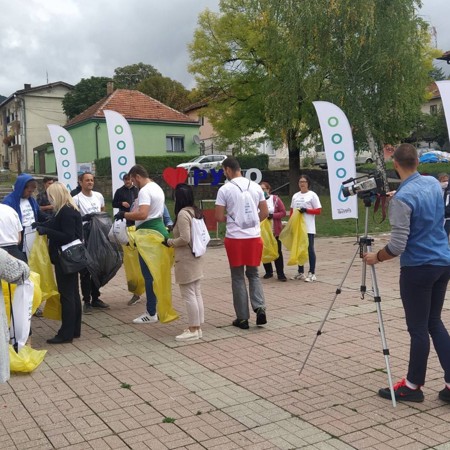 Okupljanje na Gradskom trgu u Rudom